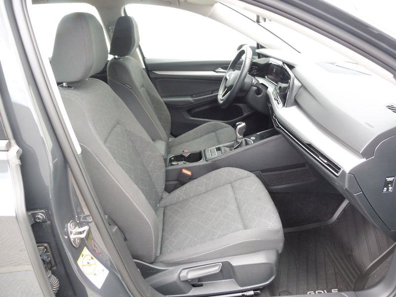 Volkswagen Golf (2024) Life 1,0 TSI 81kW - fotka 9 z 26