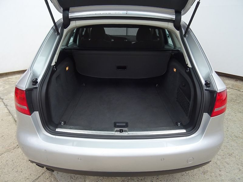 Audi A4 (2012) 2.0TDi,100kW,1maj,S.kniha,ALU - fotka 17 z 20
