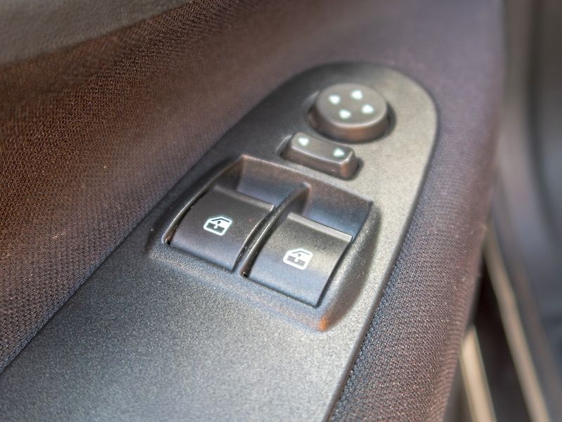 Fiat Punto Evo (2011) 1.4i 55KW – PO VELKÉ SERVISU - fotka 23 z 39