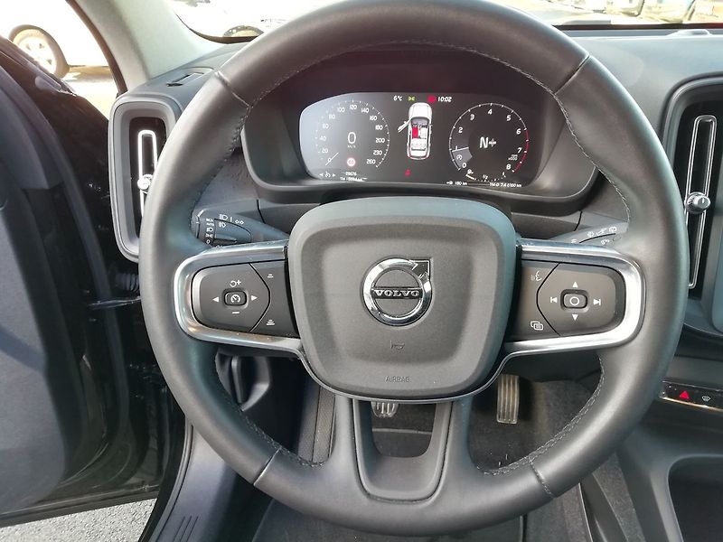 Volvo XC40 T2 1,5 FWD Essential 95 kW - fotka 8 z 18