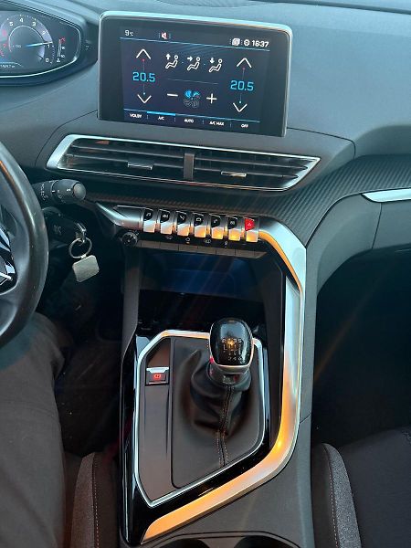 Peugeot 5008 ACTIVE 1.2PT 130 MAN6 7míst - fotka 4 z 11