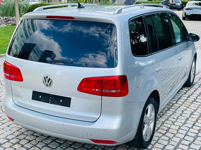 Volkswagen Touran 2.0TD MANUÁL 1MAJITEL SERVISKA - fotka 14 z 49