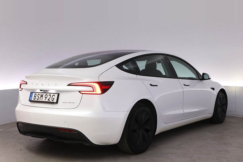 Tesla Model 3 long Range AWD Highland - fotka 3 z 23