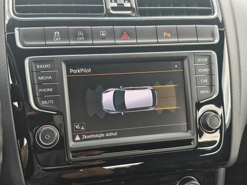 Volkswagen Polo GTI 1,8 TSI 141 kW 6MP 1,8 TSI - fotka 15 z 23