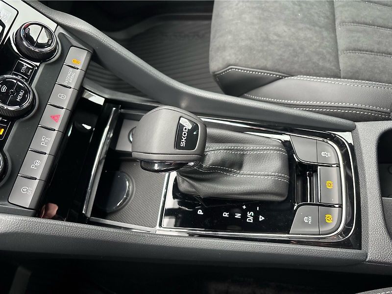 Škoda Karoq SPORTLINE 1,5 TSI 110 kW DSG - fotka 20 z 30
