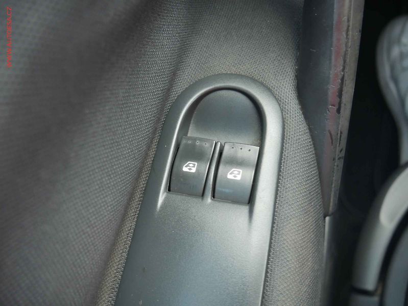 Renault Mégane (2008) 1.6i, Klima - fotka 12 z 12