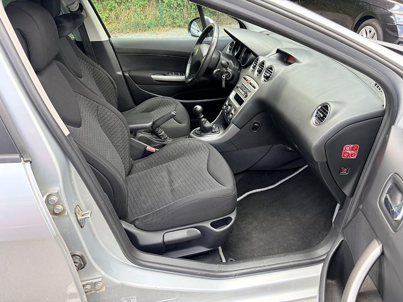 Peugeot 308 SW 1.6HDI TAŽNÉ - fotka 24 z 27
