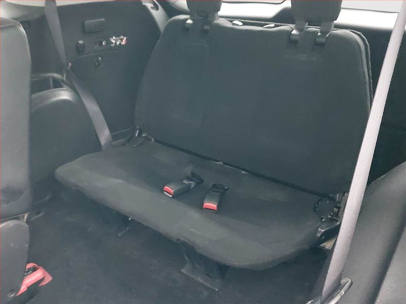 Mitsubishi Outlander (2011) 2.2 DI-D, 4X4, 7 míst - fotka 16 z 21