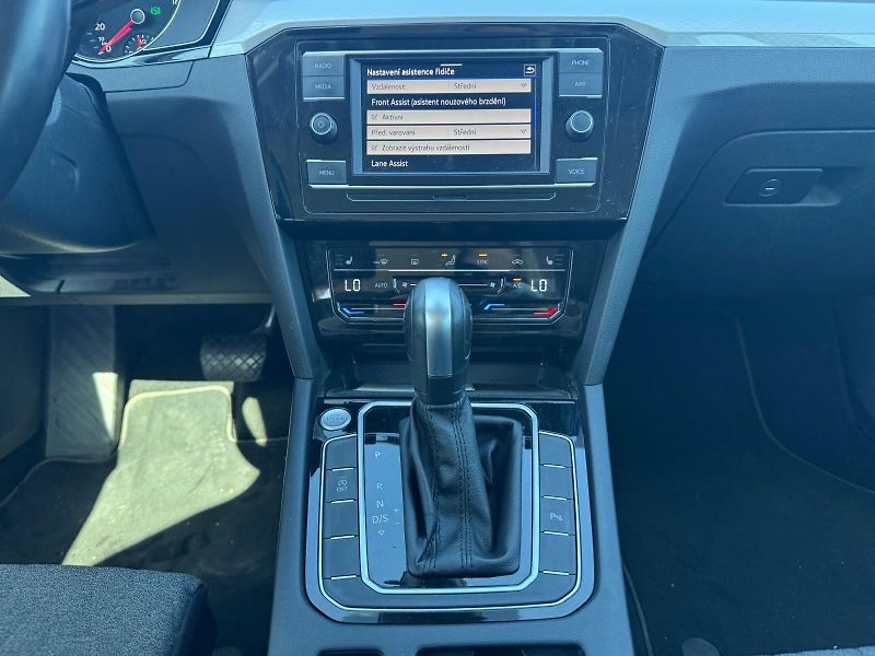Volkswagen Passat Variant (2023) BUSINESS 2.0TDI 110kW DSG CZ - fotka 10 z 11