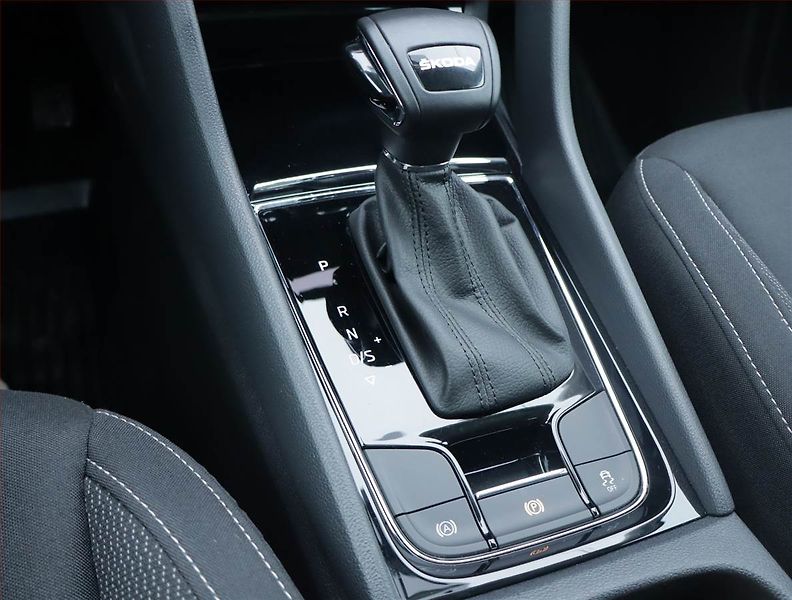 Škoda Karoq (2024) Fresh 1.5 TSI - fotka 13 z 22