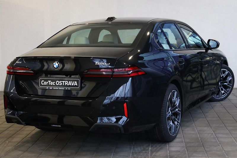 BMW Řada 5 520d xDrive - fotka 3 z 18