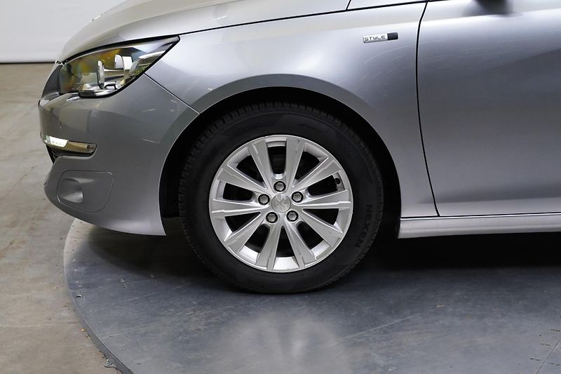 Peugeot 308 - fotka 10 z 25