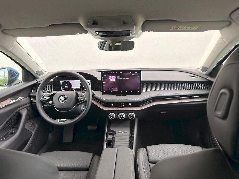 Škoda Superb (2025) COMBI 4x4 L K TD 142/2.0 A7A - fotka 5 z 40