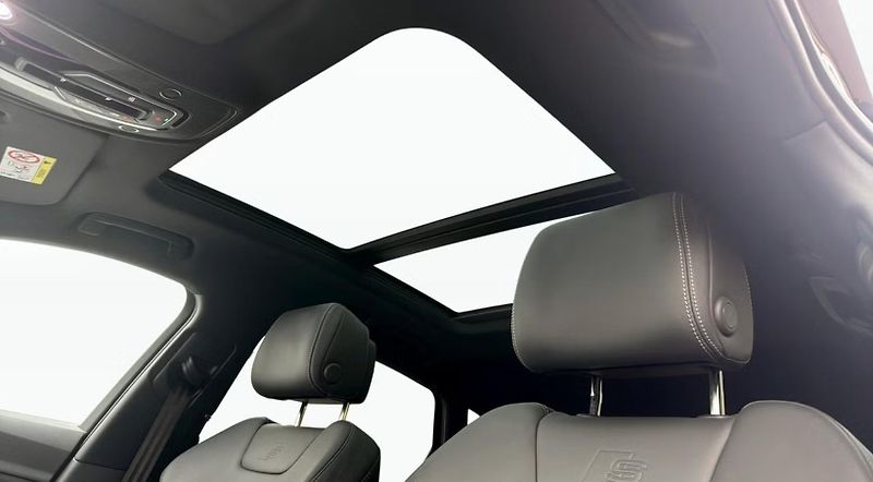 Audi Q8 e-tron 55 Q S-Line 360k Pano Tažné - fotka 9 z 26