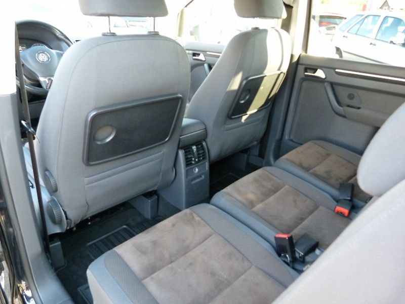 Volkswagen Touran 1.2 tsi Highline - fotka 11 z 19