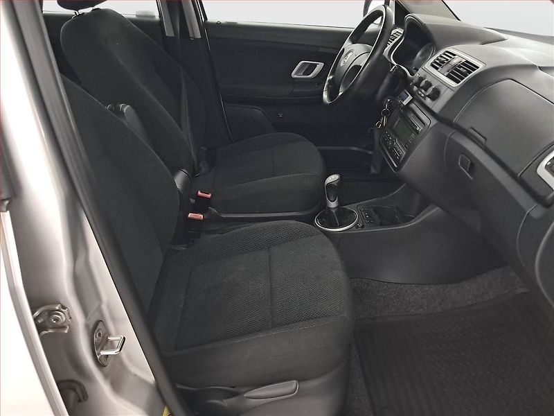 Škoda Fabia (2008) 1.4 16V, po STK, jezdí výborně - fotka 9 z 17