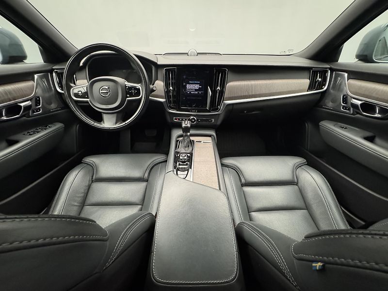 Volvo V90 CC D4 AWD PRO AUT - fotka 2 z 52
