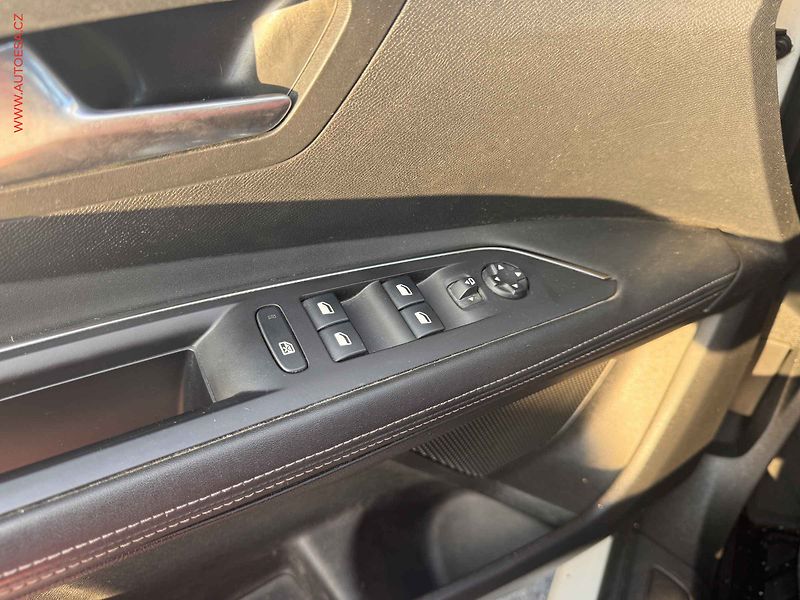 Peugeot 3008 (2020) 1.2 PT, Allure, AT, LED, TZ - fotka 17 z 19