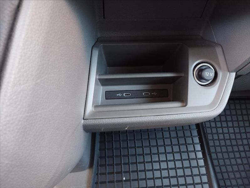 Volkswagen Crafter 2,0 130KW - fotka 16 z 17
