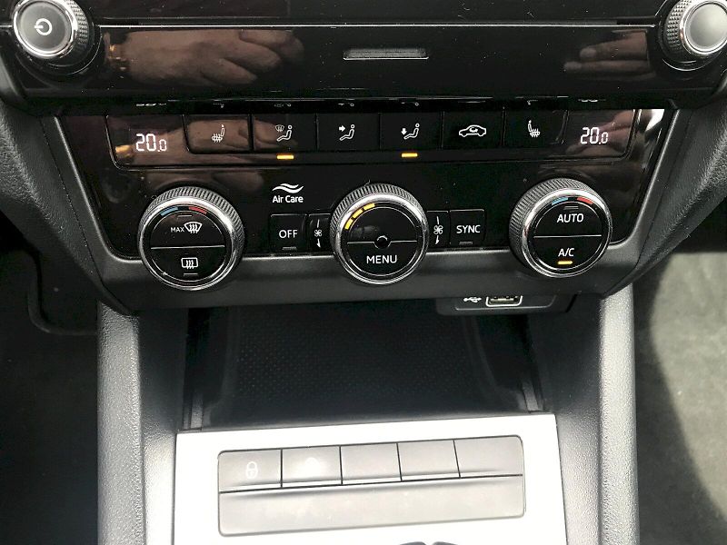 Škoda Octavia (2019) Ambition 1,5 TSI - fotka 14 z 25