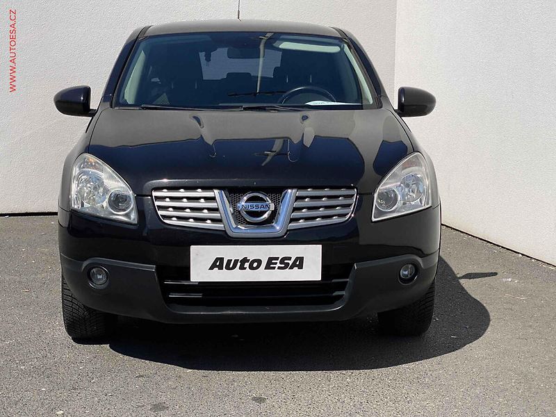 Nissan Qashqai (2010) 2.0dCi 4x4, 2.maj,ČR, I-Way - fotka 2 z 16