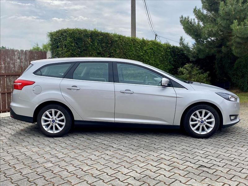 Ford Focus 1,5 TDCi NAVI VÝHŘEV - fotka 6 z 43