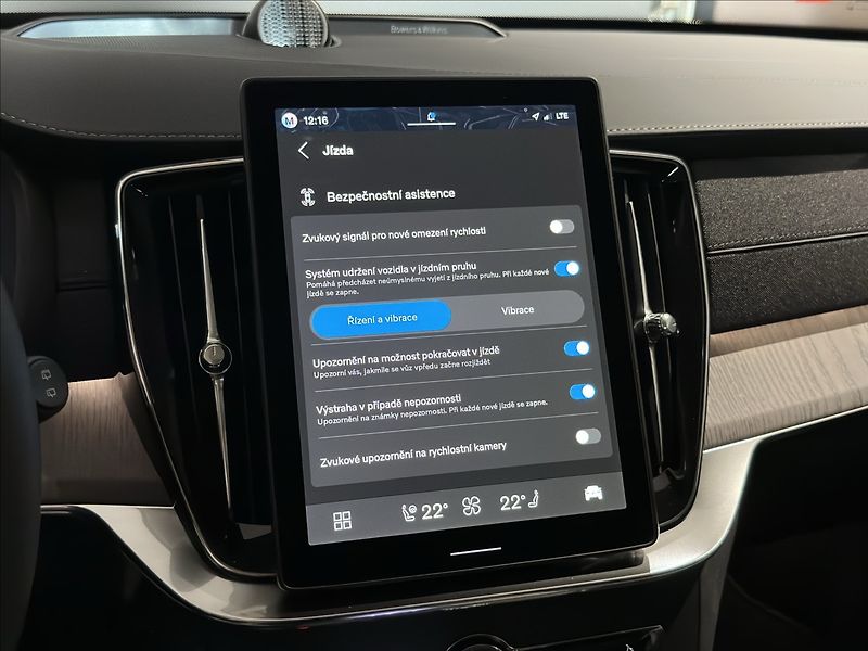 Volvo XC90 (2026) 2,0 T8  Ultra Dark - fotka 37 z 41