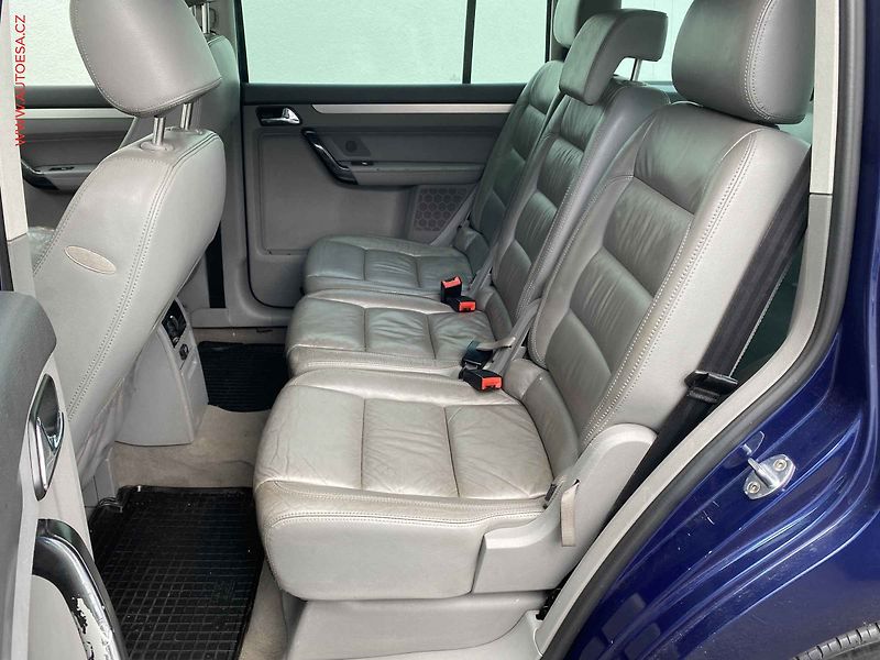 Volkswagen Touran (2004) 2.0TDi, AC, xenon - fotka 10 z 15
