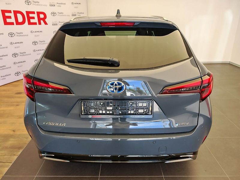 Toyota Corolla 2.0 Hybrid e-CVT Style - fotka 5 z 42