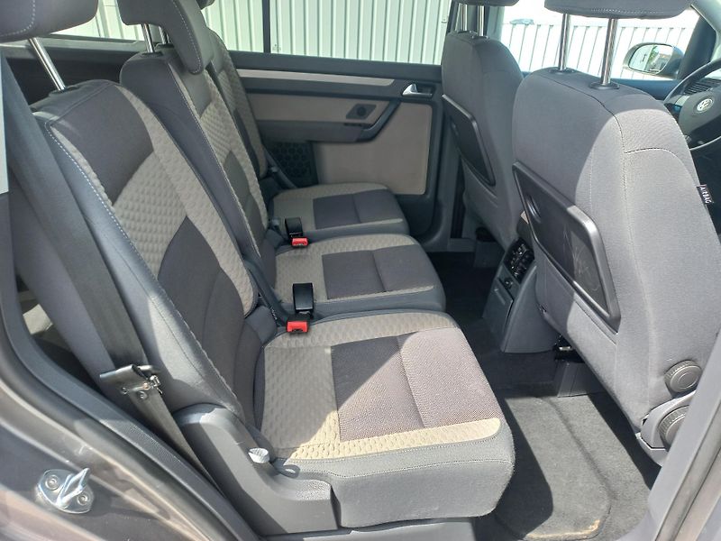 Volkswagen Touran (2008) Cross 2.0TDi 103kW DSG 7-míst - fotka 14 z 18
