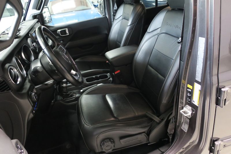 Jeep Wrangler (2022) 2.0 4xe PHEV Unlimited Sahara - fotka 11 z 50