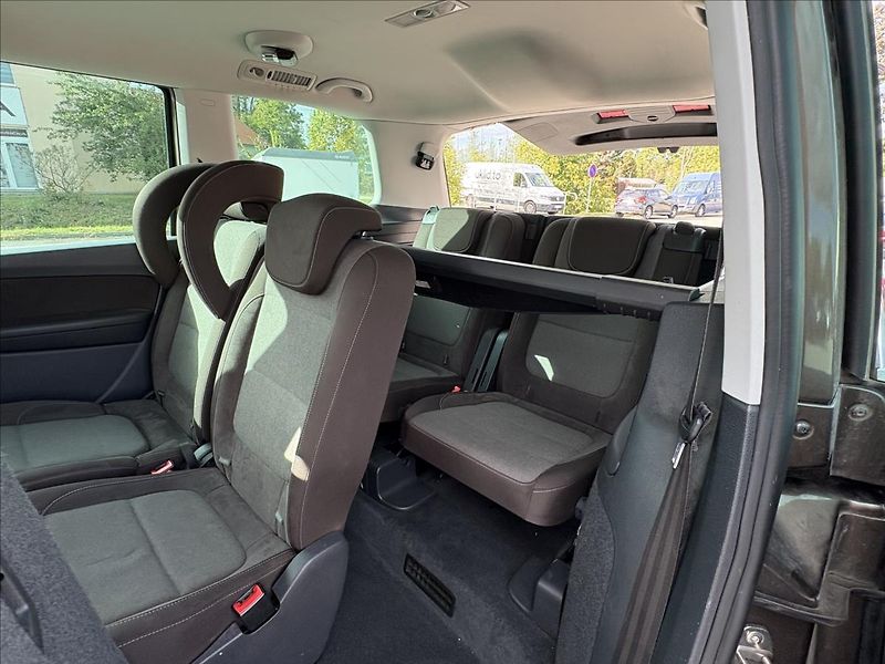 Volkswagen Sharan 2,0 TDi 103kW 7sed,Servis,2Maj - fotka 21 z 34