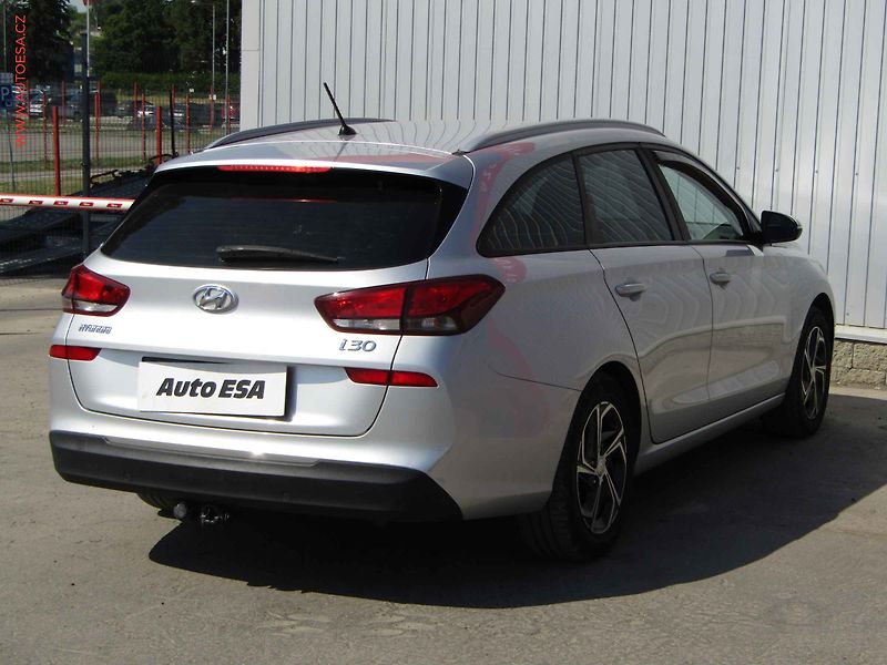 Hyundai i30 (2018) 1.4 T-GDi, 2.maj,ČR, AC - fotka 4 z 18