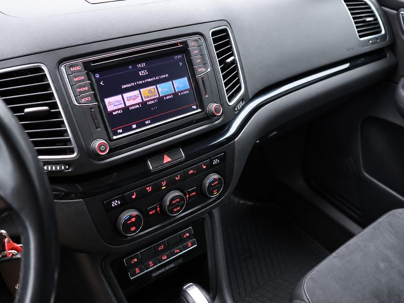 Volkswagen Sharan 2,0 TDI 130kW DSG 4Motion CZ - fotka 25 z 41