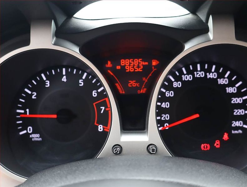 Nissan Juke (2015) 1.2 DIG-T, Navi, Tempomat - fotka 11 z 20