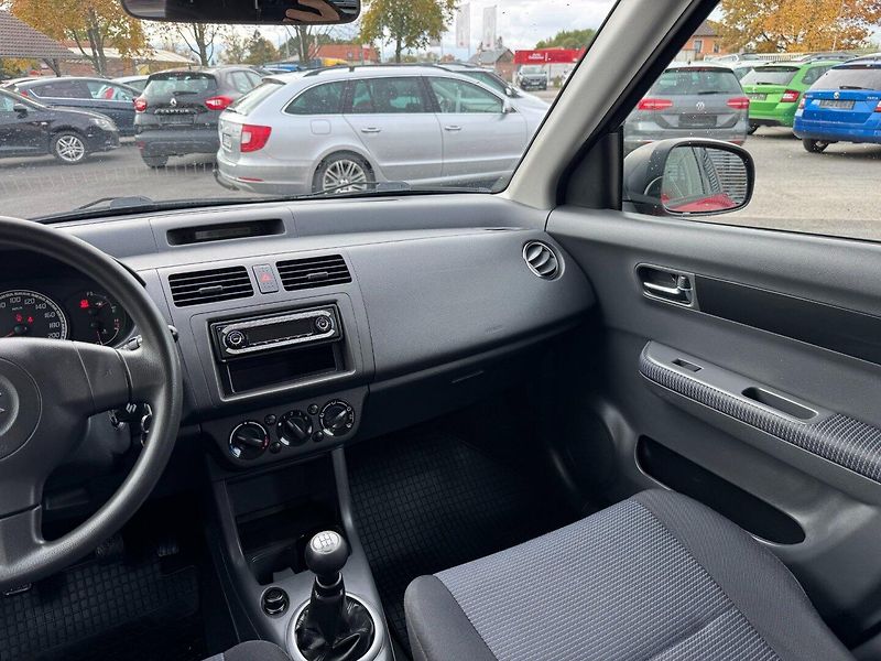 Suzuki Swift (2009) 1,3 i 66 Kw 4x4 - fotka 18 z 28