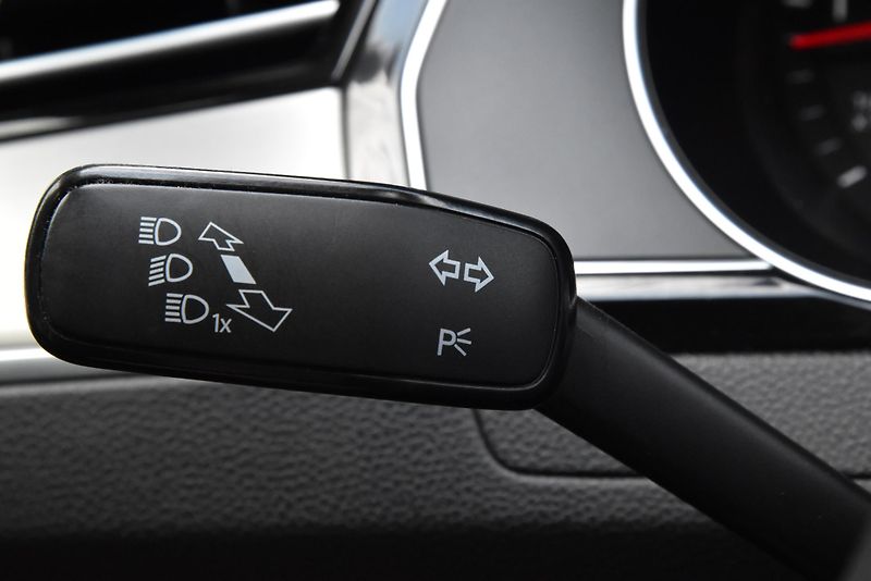 Volkswagen Passat 2.0 TDi CR HIGHLINE, NAVI, LED - fotka 16 z 50