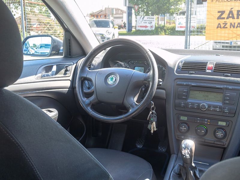 Škoda Octavia (2008) ČR 2.0TDI 103KW man – DIGI - fotka 12 z 37