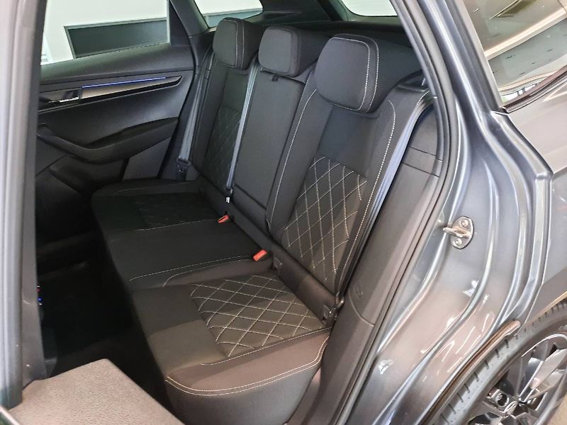 Škoda Karoq (2023) Sportline 2.0 TDI 4x4 (110kW/1 - fotka 9 z 30