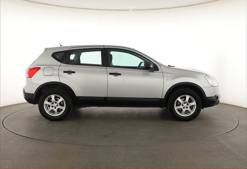 Nissan Qashqai (2010) 1.6 - fotka 6 z 14