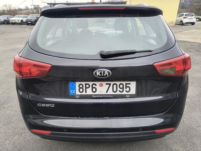 Kia Ceed (2013) 1.6 GDI 99KW/VYHŘ.VOLANT+SEDAD - fotka 11 z 49