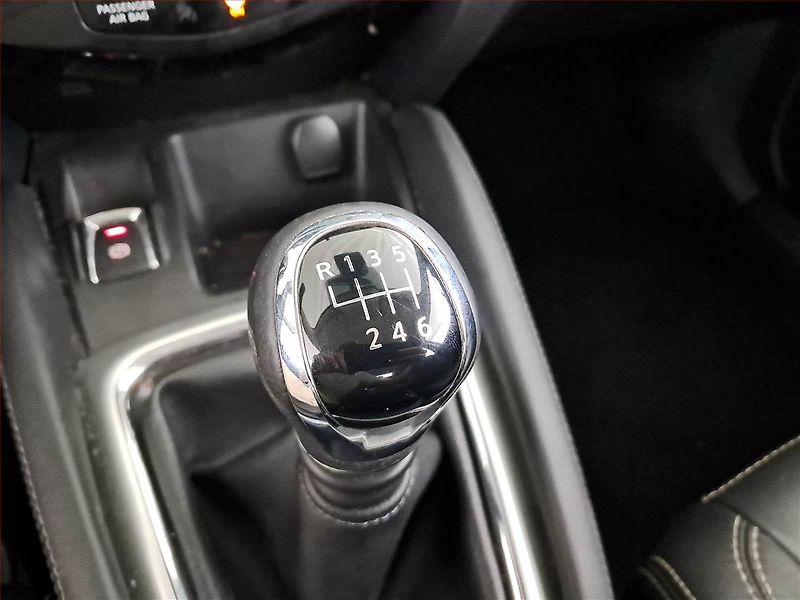 Nissan Qashqai (2017) 1.2 DIG-T, ČR,1.maj, Tempomat - fotka 16 z 18