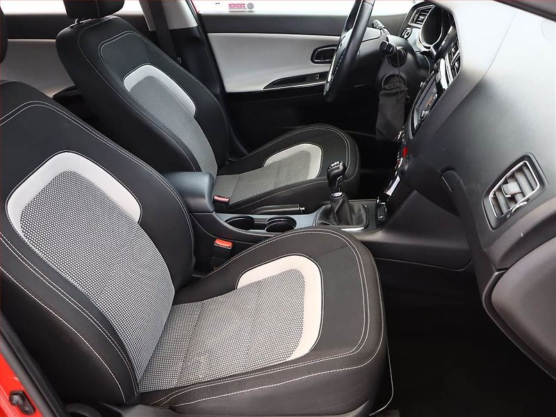 Kia Ceed (2016) 1.6 GDI, ČR,1.maj, Serv.kniha - fotka 7 z 16