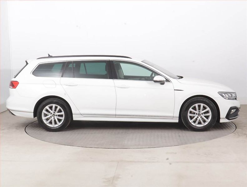 Volkswagen Passat (2021) Business 1.5 TSI, Serv.kniha - fotka 6 z 17
