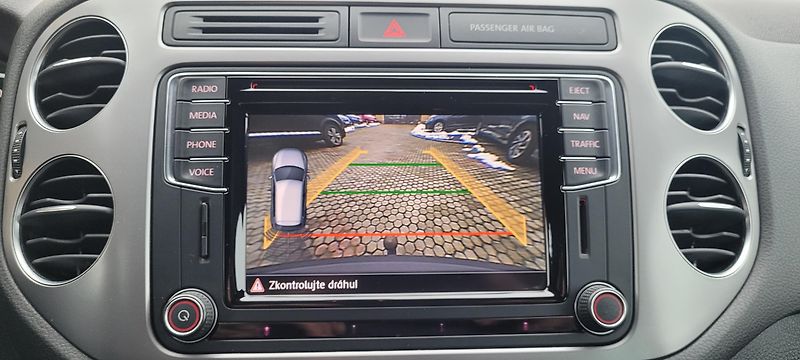 Volkswagen Tiguan (2016) 1,4TSi110kW DSG R-Line BiXenon - fotka 24 z 39