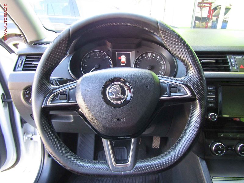 Škoda Octavia (2015) 1.6 TDi, ČR, AC, TZ, park - fotka 18 z 21
