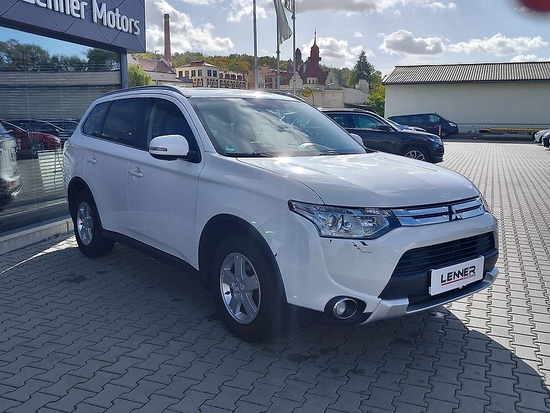 Mitsubishi Outlander 2.2 DI-D/110kW 4x4,7 Míst - fotka 3 z 36