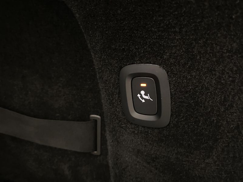 Volvo V90 T6 AWD RECHARGE DARK PLUS - fotka 33 z 58