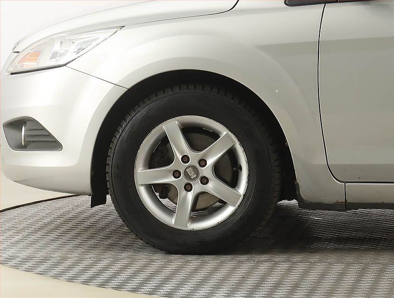 Ford Focus (2009) 1.6 16V, Serv.kniha, nová STK - fotka 14 z 16