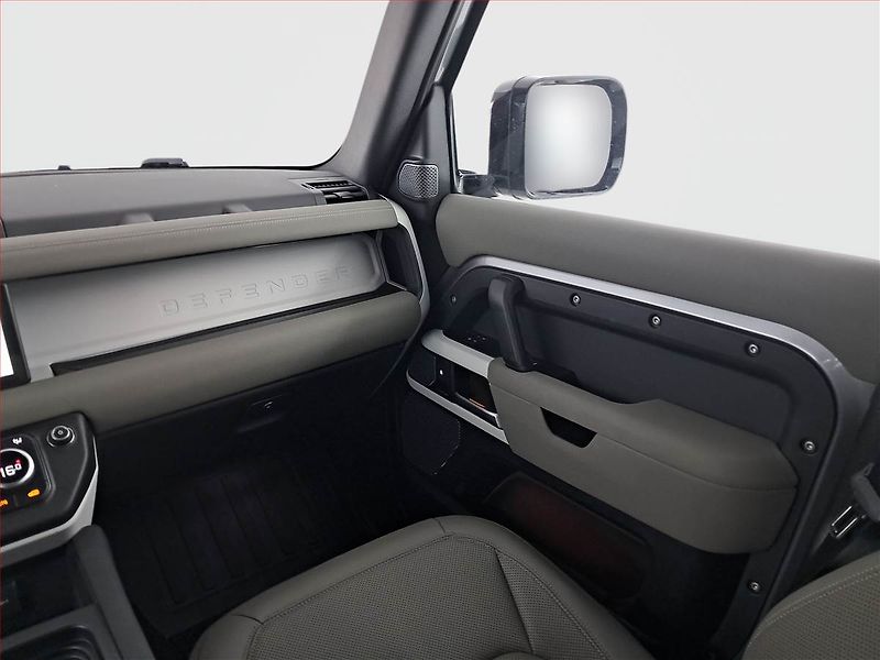 Land Rover Defender (2023) D250 AWD - fotka 8 z 20